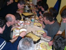 Stage voile Marseillan (2008) - Dîner commun aux Oliviers et aux Mûriers
